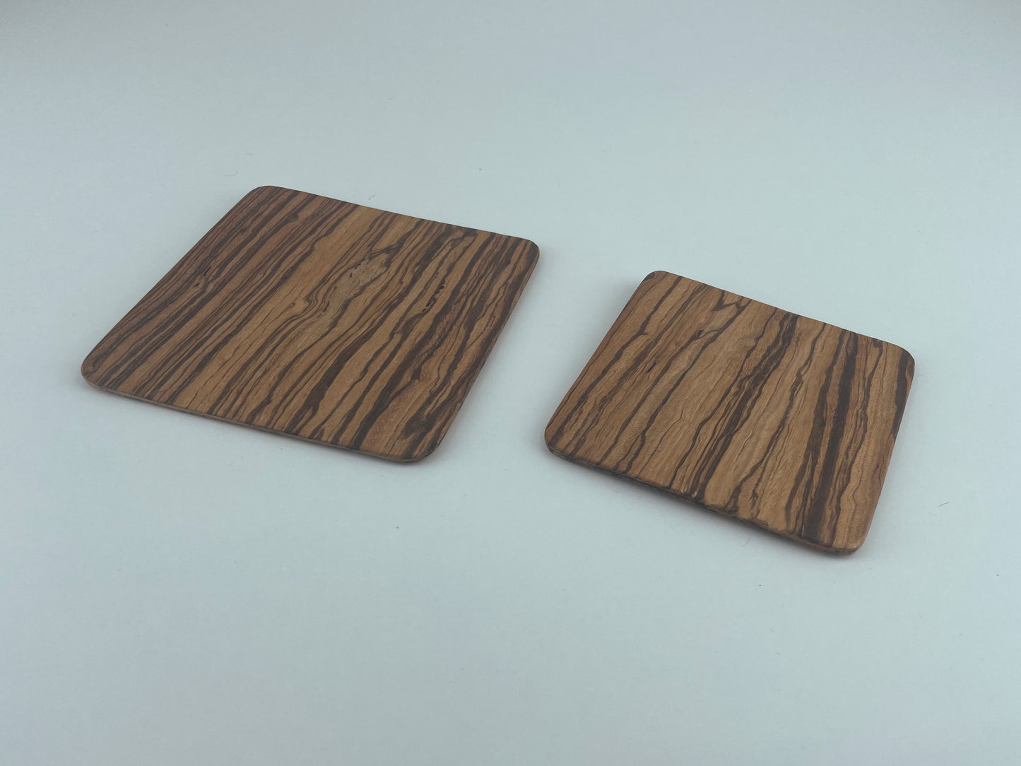 Base de madera exótica
